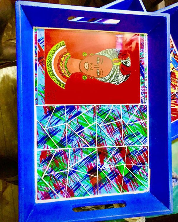 Tapa de madera y cristal.